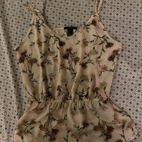 Cute ruffle floral top - Picture 2 of 3